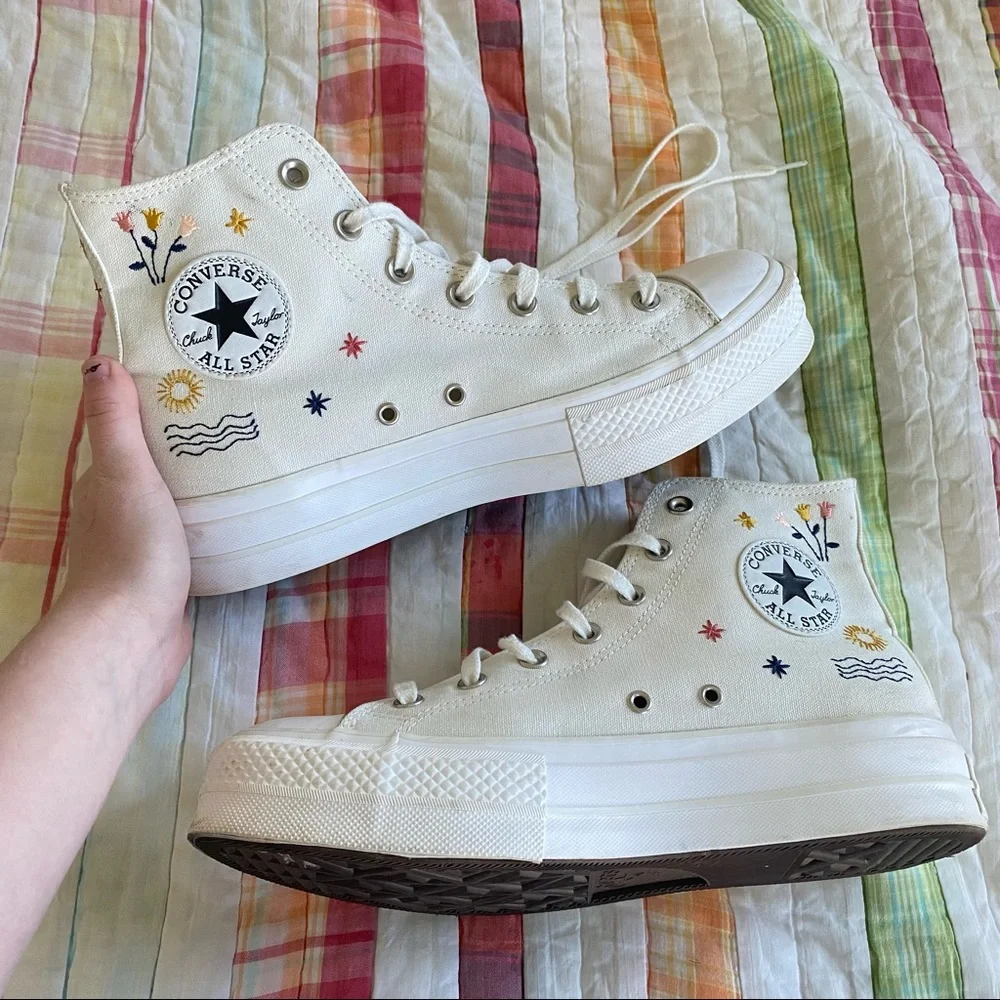 “it’s okay to wander” platform converse - Picture 2 of 4
